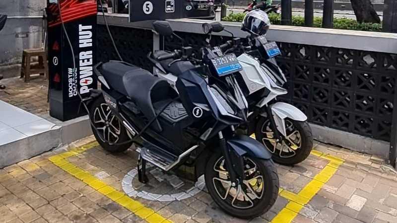 Ngetes Fast Charging Motor Listrik Alva, Seberapa Kenceng?