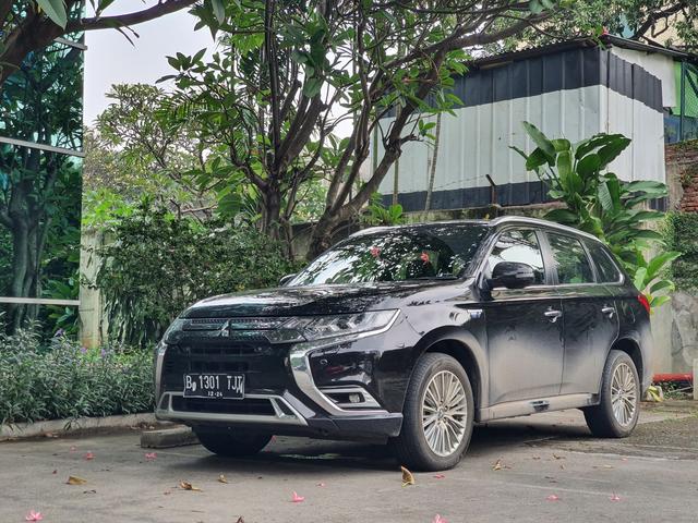 VIDEO Mitsubishi Outlander PHEV, Kini Lebih Murah Rp400 Jutaan!