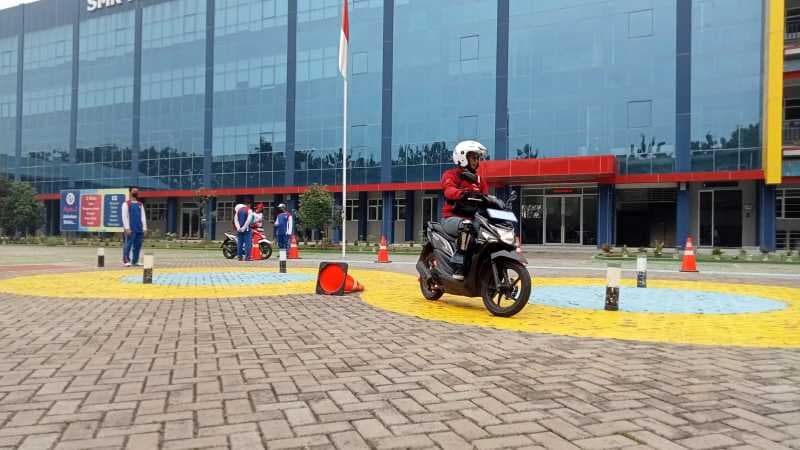 Belajar Safety Riding dengan Menyenangkan Ala AHM