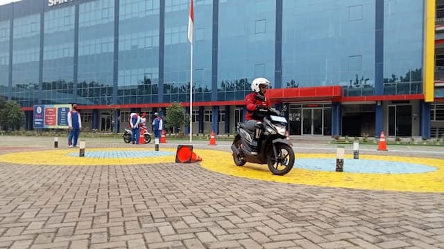 Belajar Safety Riding dengan Menyenangkan Ala AHM