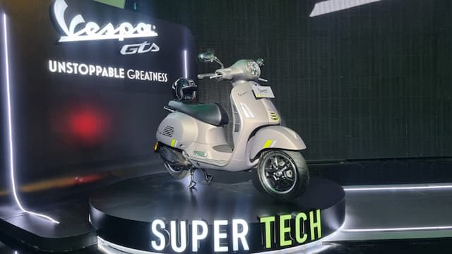 Cukup Ketinggalan, Ini Alasan Vespa Baru Pakai Sistem Keyless