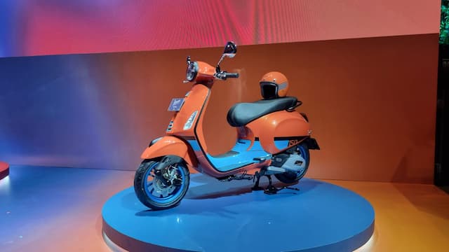 Seberapa Beda Spesifikasi Vespa Primavera Color Vibe dan Versi Standar?