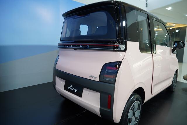 VIDEO: Cek Langsung Interior Wuling Air ev, Futuristik Banget!