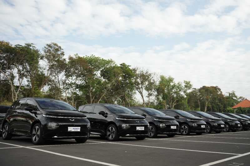 Ratusan Unit Mobil Listrik Wuling Jalankan Tugas Negara di Bali