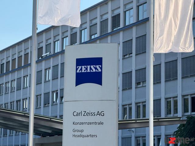 Tur Eksklusif di Kantor Zeiss: Lebih dari Sekadar Lensa Kamera