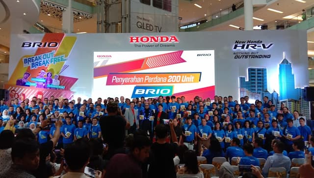 200 Orang Pembeli Pertama Sudah Bisa Nyetir All New Honda Brio