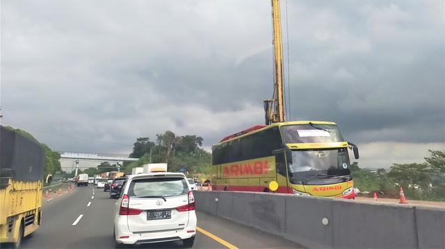 Konvoi Mobil Mewah Bikin Macet, Berapa Kecepatan di Tol Seharusnya?