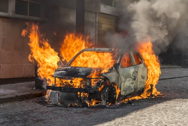 Teror Pembakaran Mobil, Gimana Asuransi Melindunginya?   