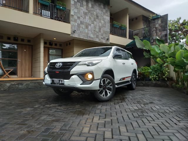 Berburu Mobil Baru Toyota dengan Diskon Seratus Juta!