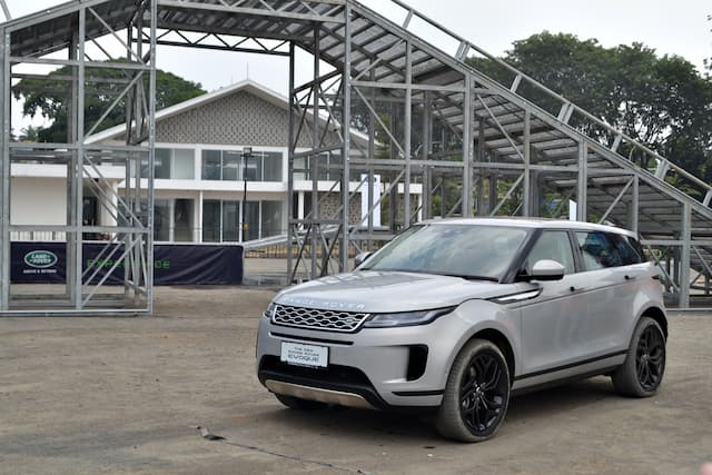 4 Kelebihan Range Rover Evoque yang Wajib Kalian Tau