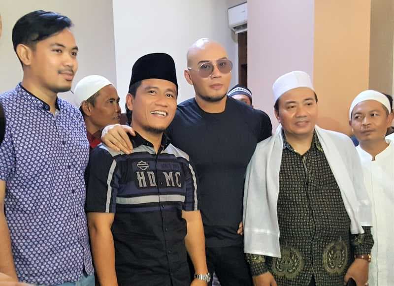 FOTO: Deddy Corbuzier Salat Jumat Perdana