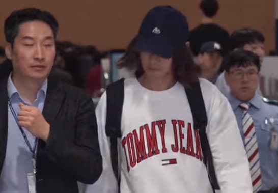 Diduga Terlibat Kasus Seungri, Jung Joon Young Dijambak di Bandara
