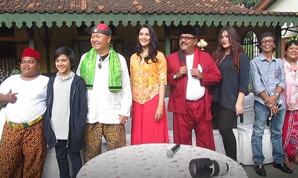 Rumah 'Si Doel The Movie' Kebanjiran, Rano Karno Ngungsi ke Pesawat