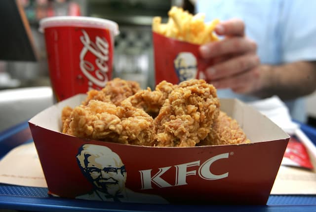 KFC Ajak Beberes Setelah Makan, Netizen Protes