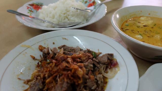 Kuliner Wajib kalau Main ke BSD, Soto Betawi H. Mamat!