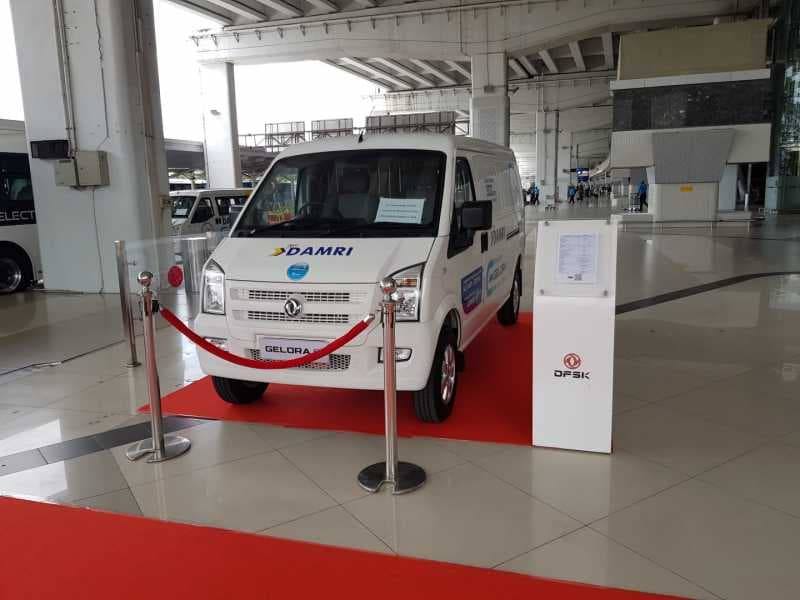 DAMRI Uji Coba Mobil Listrik DFSK Gelora E