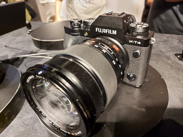 Cocok Buat Vlogger, Mirrorless Fujifilm X-T4 Meluncur Seharga Rp27 Juta
