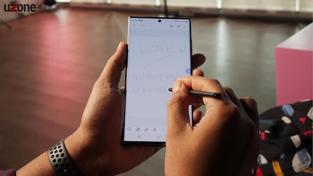 Plus Minus Pakai Samsung Galaxy S22 Ultra 5G buat Ponsel Harian