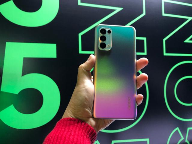 FOTO: Lihat Lebih Dekat Oppo Reno5 Fantasy Silver