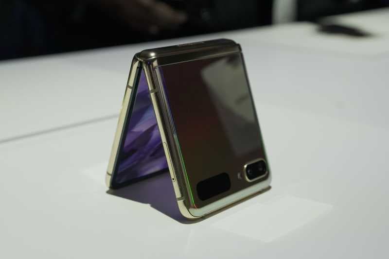 <i>Render</i> Samsung Galaxy Z Flip 2 Terkuak dengan Berbagai Warna