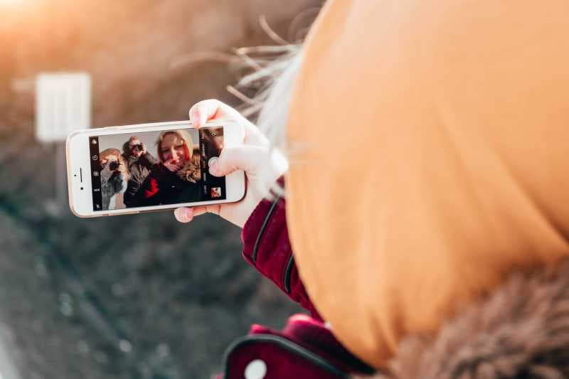 Apple Bikin Paten Software yang Bisa Atur Selfie ala Social Distancing