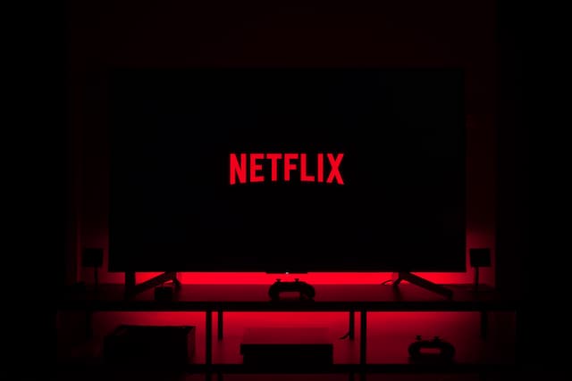 KPI Akan Mengawasi Netflix di Indonesia, Ada Syaratnya