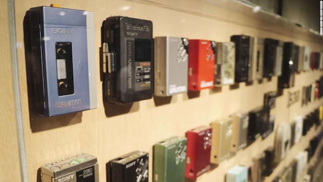 <i>Throwback Tech</i>: 40 Tahun Walkman, Jadul tapi Membekas Banget!