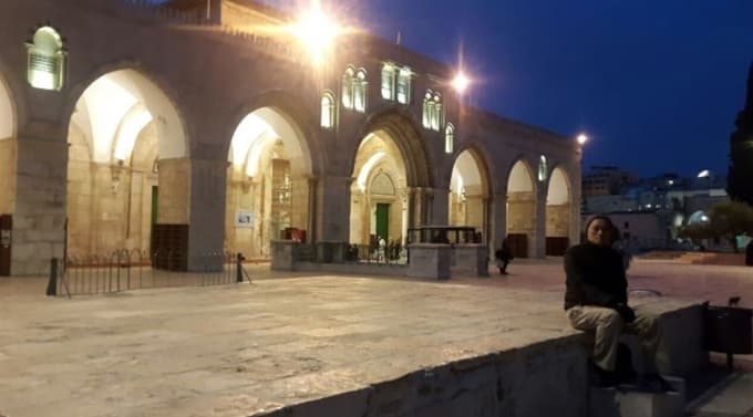 Suasana Sholat Subuh di Masjid Al Aqsa