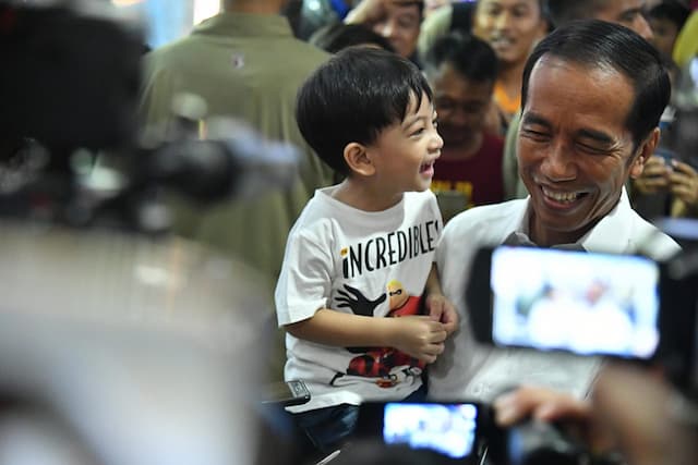 Jokowi-Maruf Resmi Dilantik, Netizen Malah <i>Nyariin</i> Jan Ethes