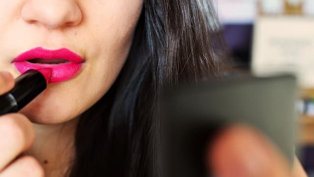 Cara Cantik Pilih Lipstik