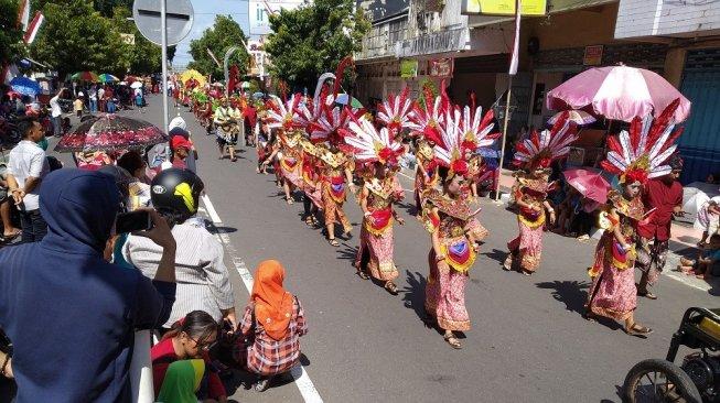 Keren Banget, Sejarah Kota Blitar Diperagakan Lewat Pawai Budaya