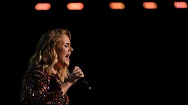 Adele Batalkan Dua Konser Terakhir di London, Ada Apa?