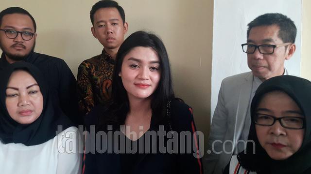 Dituding Berzina dengan Billy Syahputra, Hilda Minta Kriss Hatta Stop Halusinasi