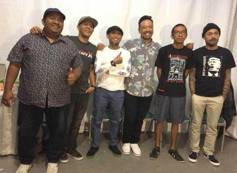 Shaggy Dog Manggung Sambil Jualan Album