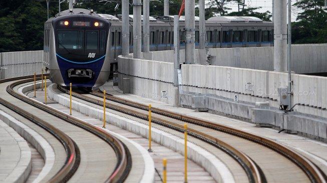 Warganet Jengkel Lihat Aksi Emak-emak Ini di MRT