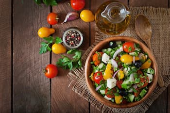 Cara Membuat Salad Khas Yunani
