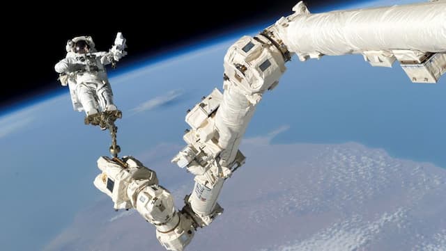 Tinggi Badan Astronaut Bertambah Hingga 5 cm di Luar Angkasa