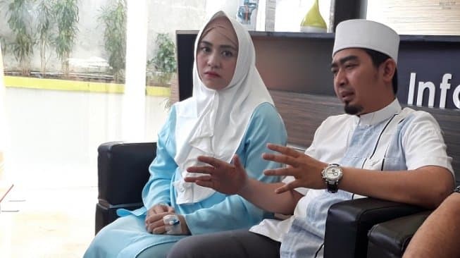 Bayi Kembarnya akan Dimasukkan ke NICU, Ustadz Solmed Nangis