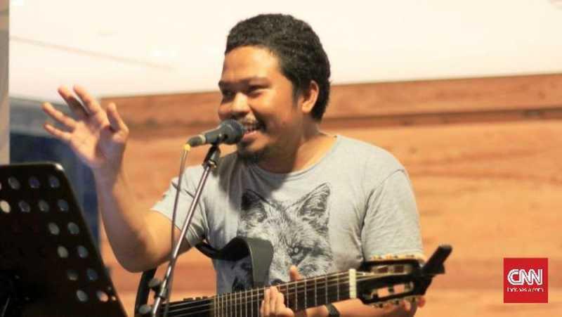 Usai Cerai dari Payung Teduh, Is Tetap Bermusik