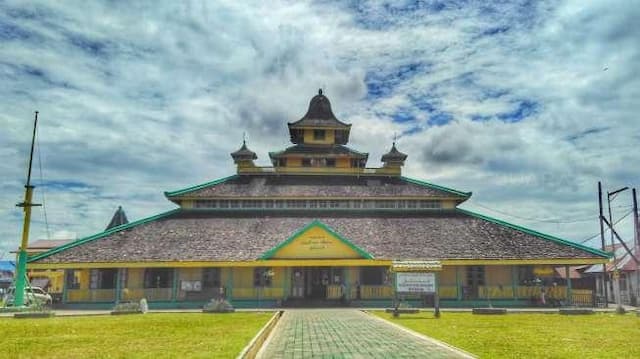 Masjid Tertua Ini Saksi Bisu Berdirinya Pontianak