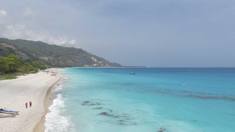 Sedang Gelombang Tinggi, untuk Sementara Jangan Liburan ke Pantai, Ya