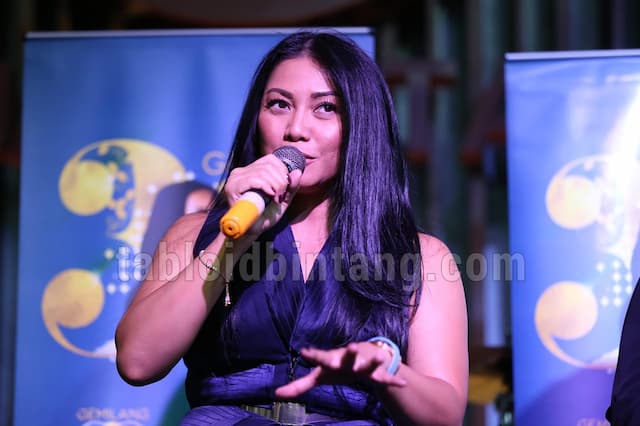 Lagunya Berhasil Mengalahkan Ed Sheeran dan Justien Bieber, Ini Kata Anggun