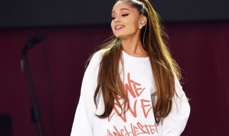 Ariana Grande Tulis Surat Mengharukan untuk Penggemar
