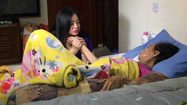 Annisa Bahar Cium Kaki Ibunda untuk Coret Juwita dari Keluarga