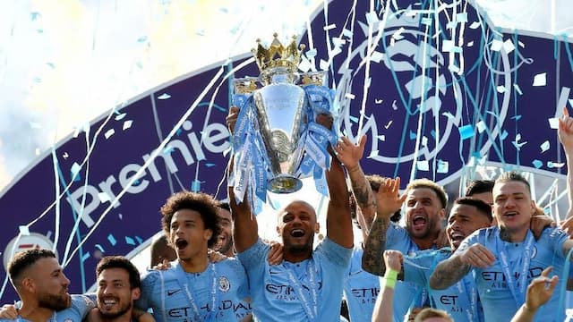 Mencela Manchester City, Menjilat Ludah Sendiri