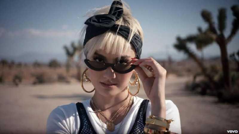 Agnez Mo Pamer Kemesraan di Video Damn I Love You