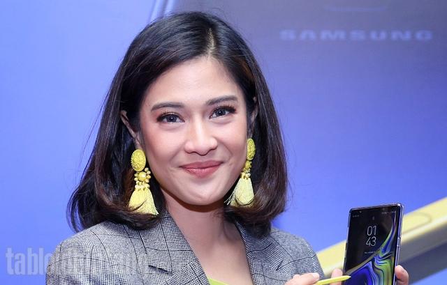 Dian Sastrowardoyo Protes Suaminya Disebut Mantan Pacar Luna Maya