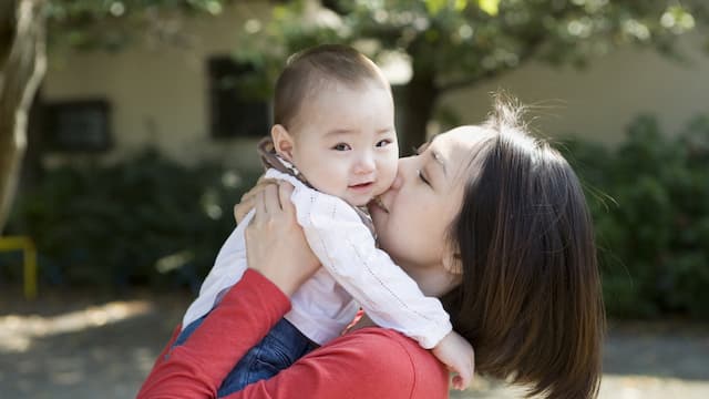 Cium Bibir Anak. Boleh Tidak ya?