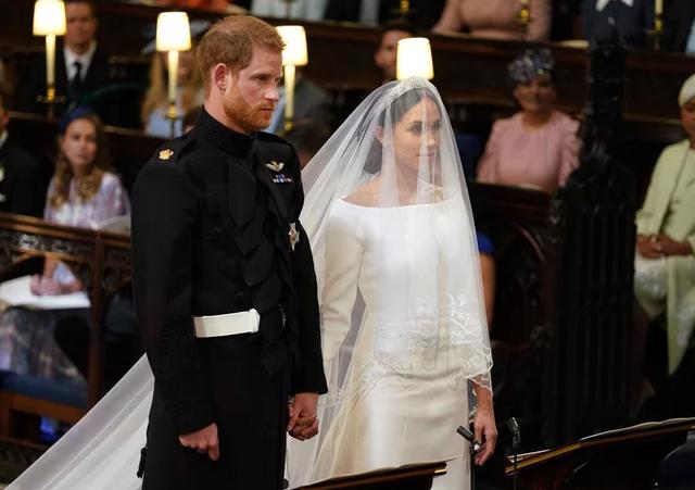 Tak Terduga, Ternyata Ini Desainer Gaun Pengantin Meghan Markle