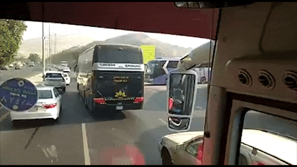 Heboh Bus Jurusan Cirebon-Bandung Melaju di Kawasan Masjidil Haram